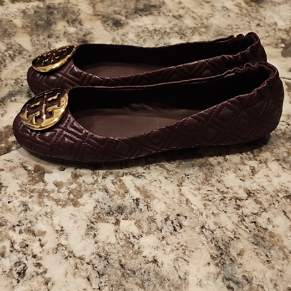 Tory Burch Dark Brown Quilted Flats with Gold Logo - Picture 4 of 7